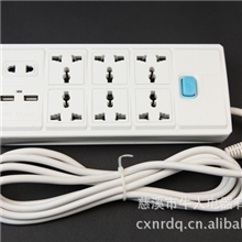 创意时尚,内置双USB接口支持iphone4充电的智能插座,专业生产厂家