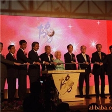 提供背景舞台搭建，年会方案设计制作服务、会务服务