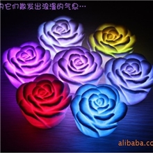 七彩玫瑰小夜灯，玫瑰花灯，七彩小夜灯，发光玩具玫瑰小夜灯