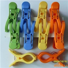 热销供应新品爆款塑料衣夹时尚精美实用衣夹经久耐用晾晒衣夹