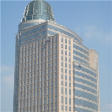 建筑幕墙的清洁与维护：适用于屋顶空间小且复杂的建筑