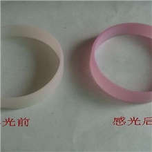 厂家大量供应UV光感手环男女通用简约时尚品质保障