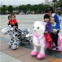 供应投币毛绒电动电瓶车喜洋洋毛绒电池玩具车