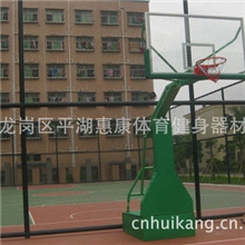 围网厂家，运动场地围网，运动场地灯柱，云哥的场地地面铺设