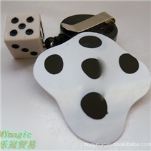【打扁骰子】拍扁骰子色子魔术道具近景让朋友目瞪口呆