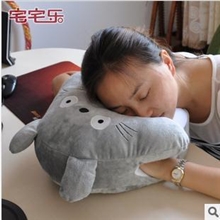 卡通龙猫靠枕暖手筒手捂暖手抱枕批发