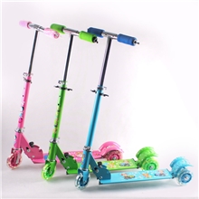 飞越神三轮二轮滑板车儿童踏板车闪光童车滑板车厂家