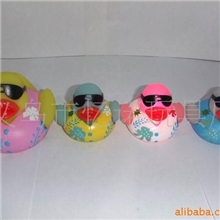 【优质】供应橡胶鸭子，发光鸭子，浮水鸭子，搪胶加工