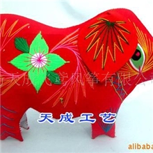 供应民间工艺品，手工缝制布艺玩具，小胖猪