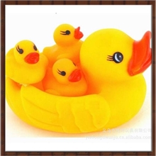 母子鸭子儿童洗澡玩具大小黄鸭网鸭一家四口浮水鸭子玩具厂家直销