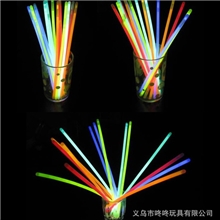 全网最低价荧光棒批发夜光玩具5x200mm发光玩具厂家直销送接头
