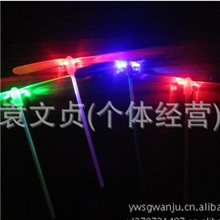 【厂家直销】发光手搓竹蜻蜓闪光竹蜻蜓飞天仙子玩具地摊热卖