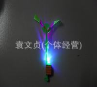 夜市火爆热卖新奇地摊货源儿童创意益智发光弹射飞箭飞天蘑菇仙子