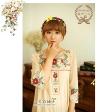 2012秋装新款森女甜美民族风彩色刺绣花方领宽松连衣裙