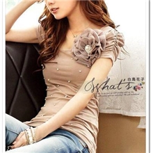 瑞丽女装批发7714韩版女装优雅华丽花朵珍珠饰皱摺袖女式T恤