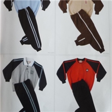 服装厂家专业定做幼儿园涤盖棉校服，中小学校服订做