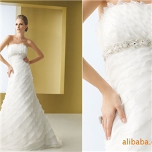 抹胸拖尾性感时尚婚纱精美款式