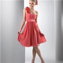 小巧可人礼服新款
