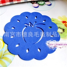 供应毛毡杯垫餐垫本厂有各种花样样板制作各种花样杯垫餐垫