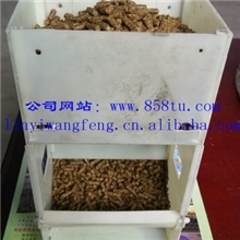 兔外挂式储料盒（可以放1.6斤饲料，一天喂一次即可）