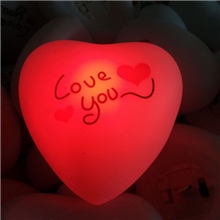 闪光桃心玩具发光塑料桃心批发心形闪光礼品会闪光的摆饰