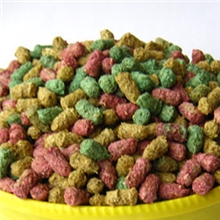 膨化型苜蓿彩条粮零食粮鼠兔猪通用最少10公斤起批兔饲料颗粒