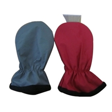 专业供应戴手套雪铲优质雪铲手套装备