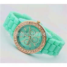 大量现货供应日内瓦镶钻硅胶手表钻石硅胶手表现货供应