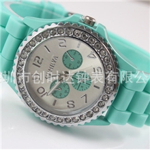 热销经典GENEVA日内瓦镶钻硅胶手厂家直销