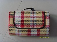 厂家热卖各种规格防潮垫、地席、野餐垫等户外运动休闲用品