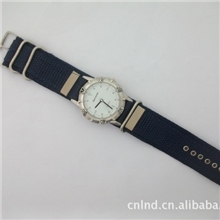 厂家直销运动手表织带运动表促销礼品手表尼龙带合金壳手表