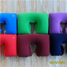 厂家直销各种颜色的充气植绒枕头,充气枕头,航空枕,旅行三件套,