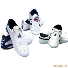 厂家低价供应优质跆拳道鞋