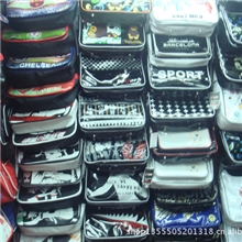 新款足球单肩斜跨纪念版包男包学生背包书包漆皮斜挎运动包