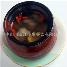 传统煨汤方法白果排骨汤