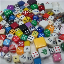 厂家直销拍塑料骰子，现货塑料麻将骰子，游戏配件，酒店用品