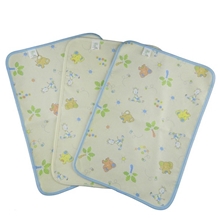 厂家供应批发三层两面通用竹纤维隔尿垫中号30cm&times;45cm黄蓝粉