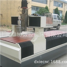 低价出售各种中型橱柜门铝材雕刻机异形平开门铝材雕刻机