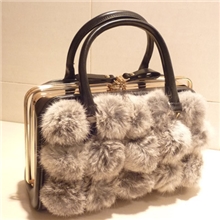 秋冬款高档女包兔毛可爱球球手提单肩斜跨包夹子包复古医生包