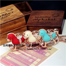 艺达2013款童年木马毛衣链品牌高档饰品独家批发高档首饰