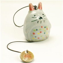 晴天陶瓷古早龙猫风铃车饰车挂手制陶瓷器空间家居装饰批发