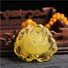 悦悦天然琥珀蜜蜡吊坠雕刻玫瑰花项坠限量款纯手工雕刻的哦