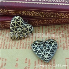 供应多款桃心形铜质相盒.精美扫砂青古拉丝相合.高品质.价格合理