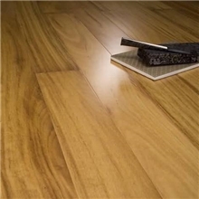 大绿柄桑三层实木复合地板