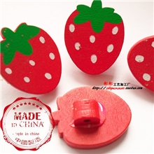 批发供应木制儿童卡通纽扣草莓木扣子服装辅料