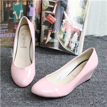 2012新款漆皮小圆头坡跟单鞋韩版糖果色漆皮工作鞋红色婚鞋女