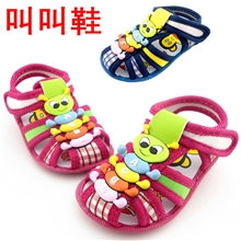 2013夏季新款童鞋批发毛毛虫凉鞋宝宝叫叫鞋