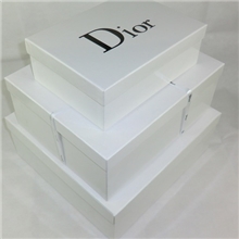 购物礼品盒或牛皮纸手提袋