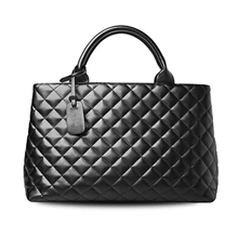 新品真皮牛皮女包广州真皮包批发菱格女包潮包油蜡牛皮包代发