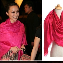 【丝巾厂家】批发明星同款大方巾章子怡、霍思燕真丝围巾丝巾